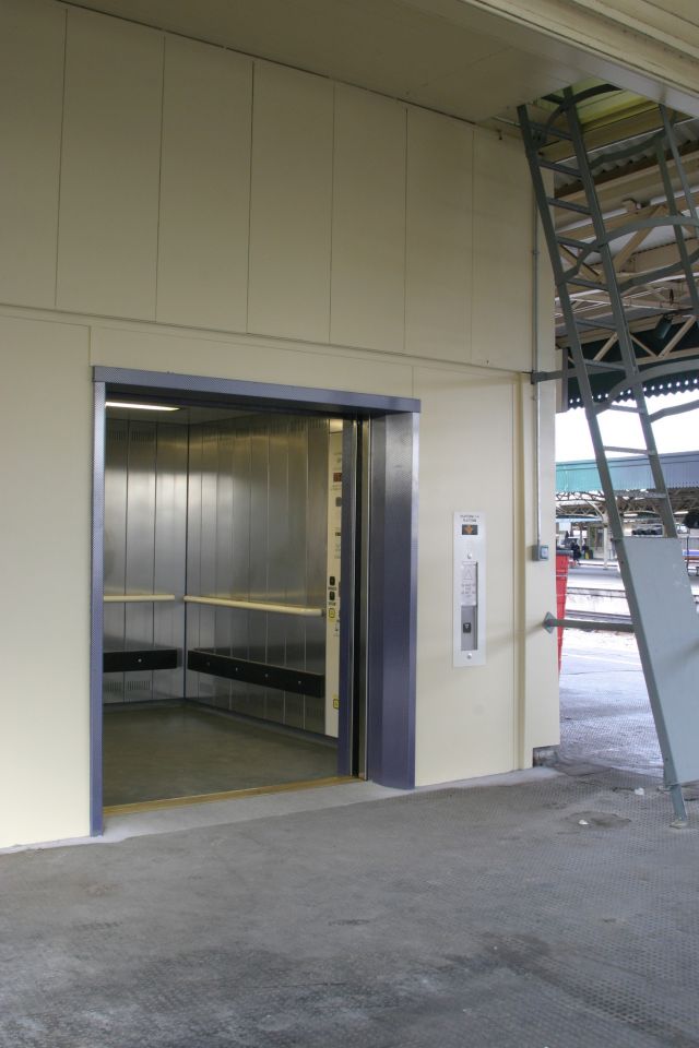 Steel-lined walls combined with the single bed of steel floor gives a predicted life-span of 25 years.