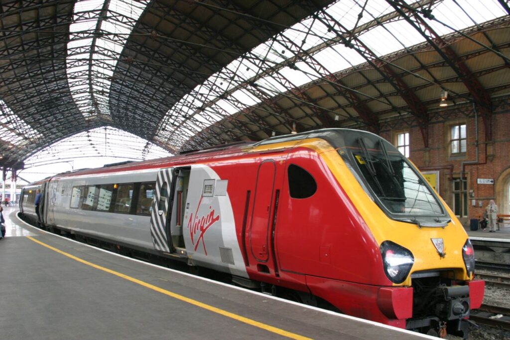 Replacement of 3 x 56-person, 4200kg, hydraulic goods/passenger lifts, in13 weeks, to Network Rail specification.