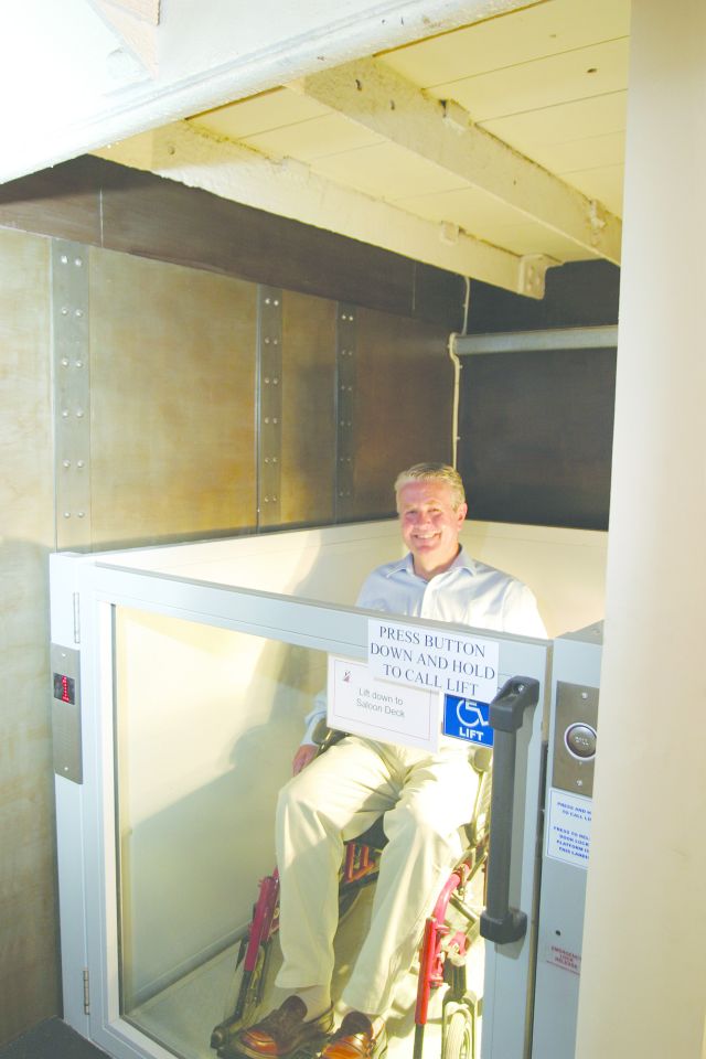 The half-height carriage allows access to levels with restricted ceiling height.