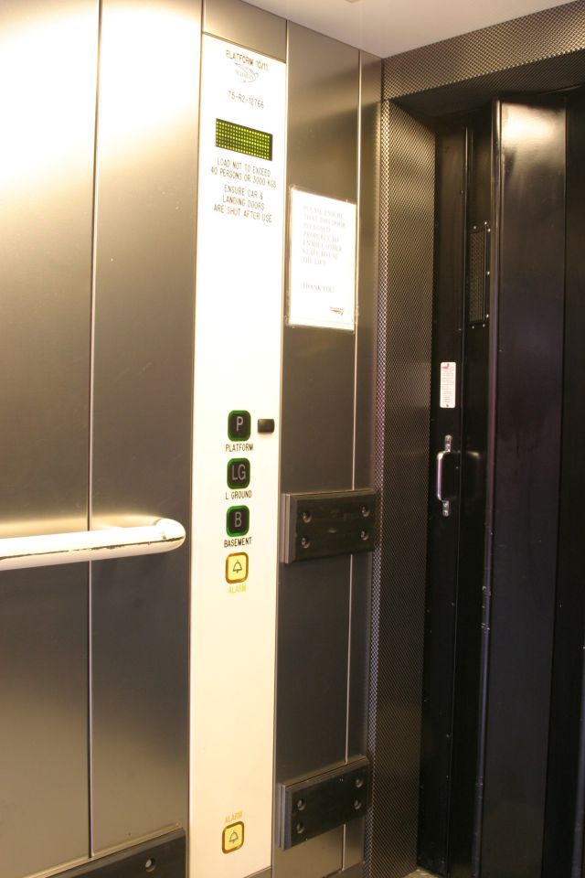 Platform 6: 2500kg/33 person capacity. Platform 10: 3000kg/40 person capacity.