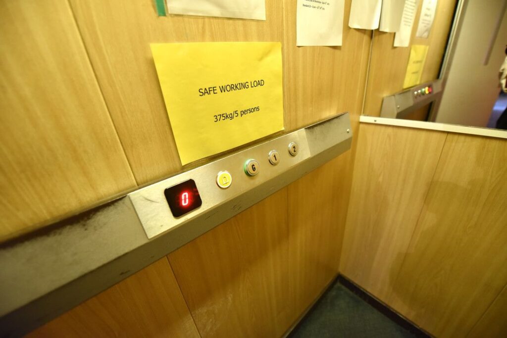 Original control console – for lift-fossil enthusiasts to coo over