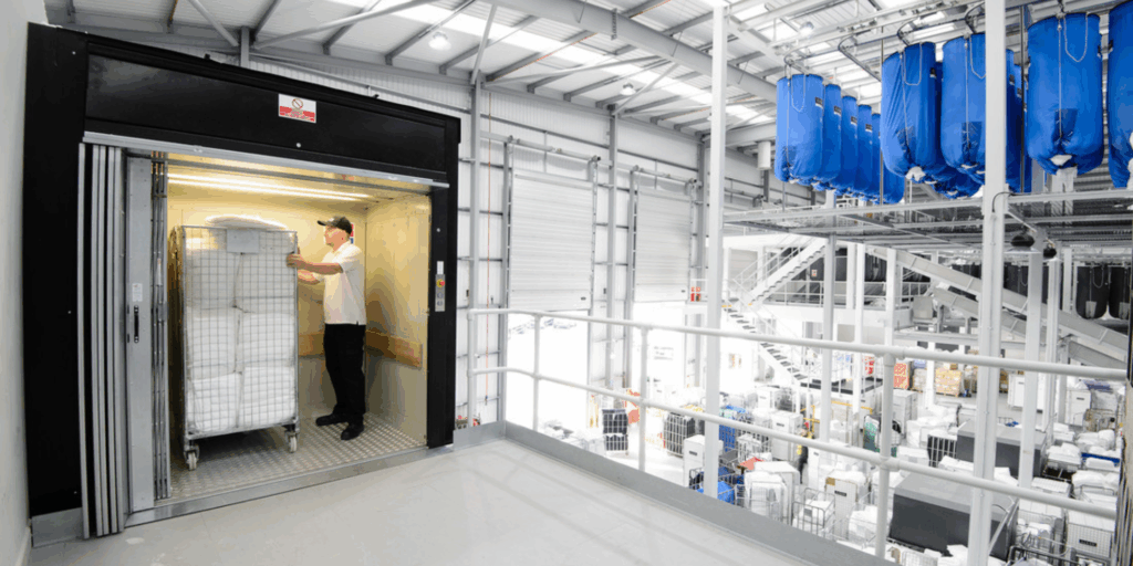 Warehouse mezzanine lift