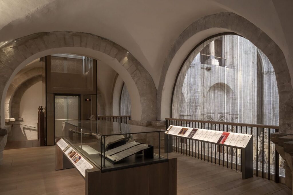 Stannah lift and exhibition at mezzanine level. Images courtesy of Nick Cox Architects