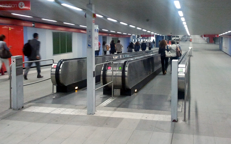 Horizontal moving walkway.