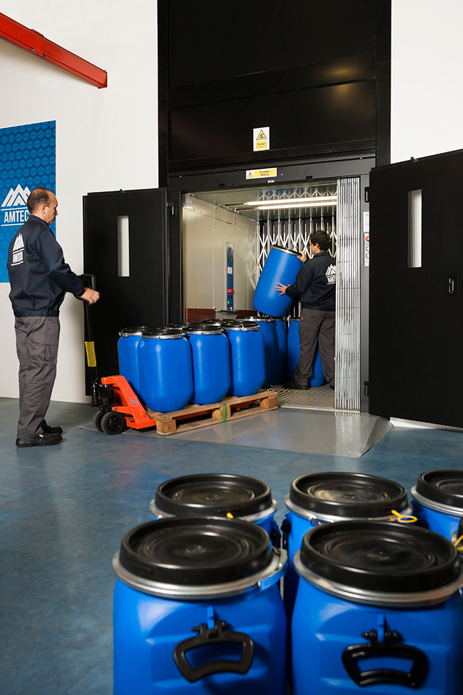 Loading barrels in a black-finished Goodsmaster.