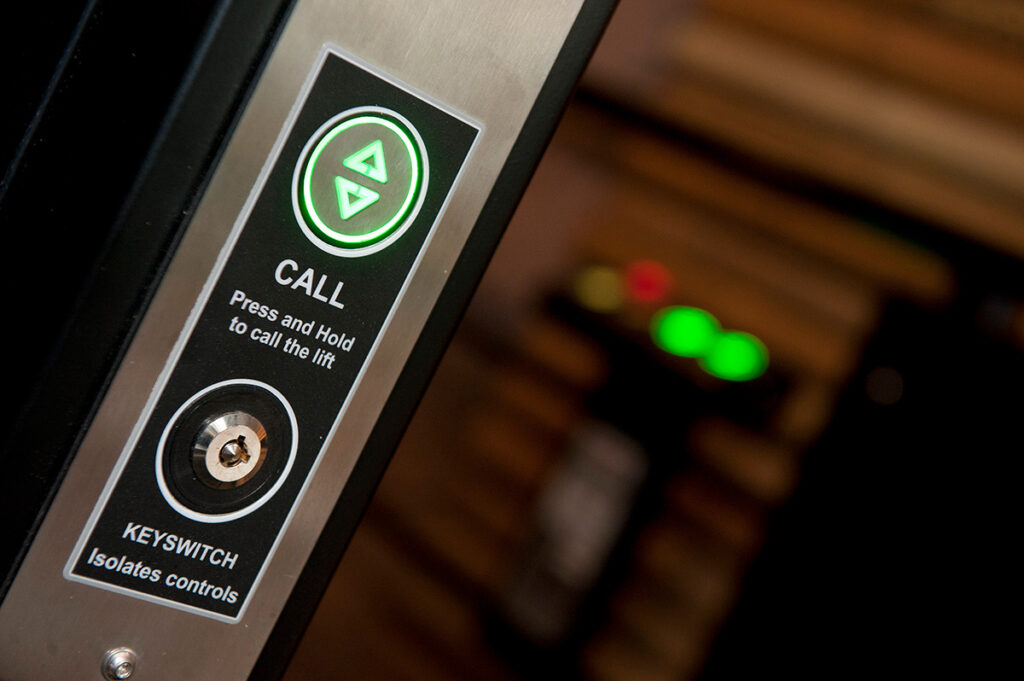 Optional landing call station with keyswitch.