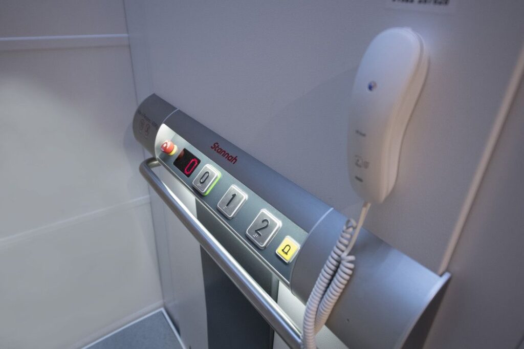 Easy-to-use push buttons – catering for lift users of all ages.