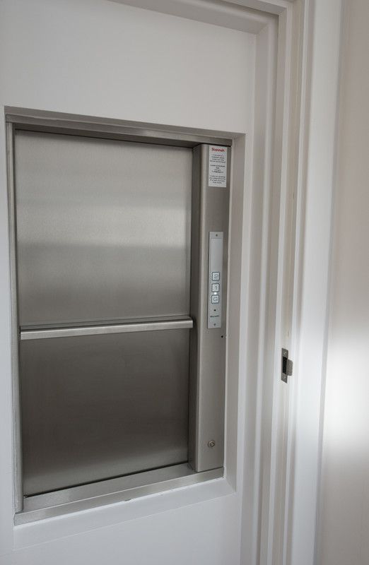 Rise-and-fall shutters – easy to use, keeping goods safe during transit.