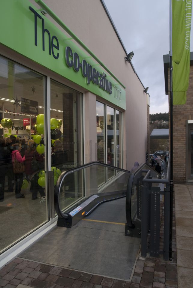Moving walkways and shoppers - an exercise in co-operation!