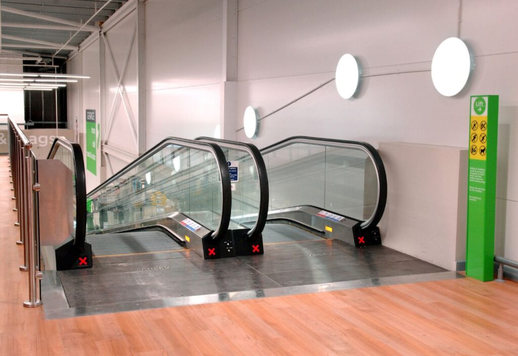 2 walkways provide access to an additional mezzanine shopping level.