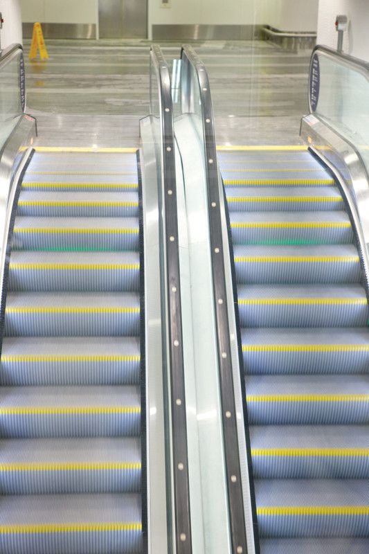 Stannah escalators: step safety indication.