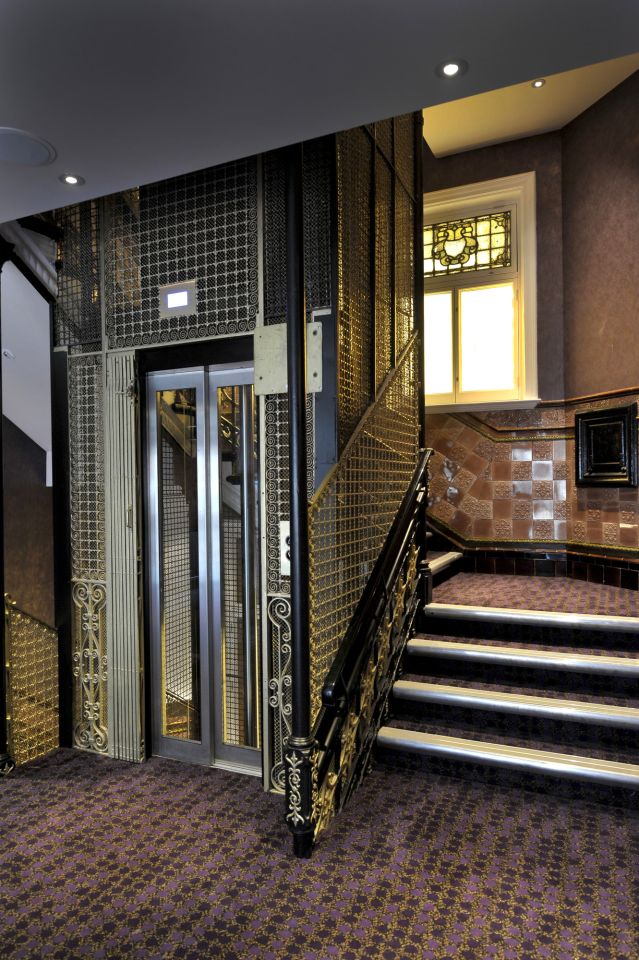 The Stannah Star – a bespoke retro-style, hydraulic,scenic lift.
