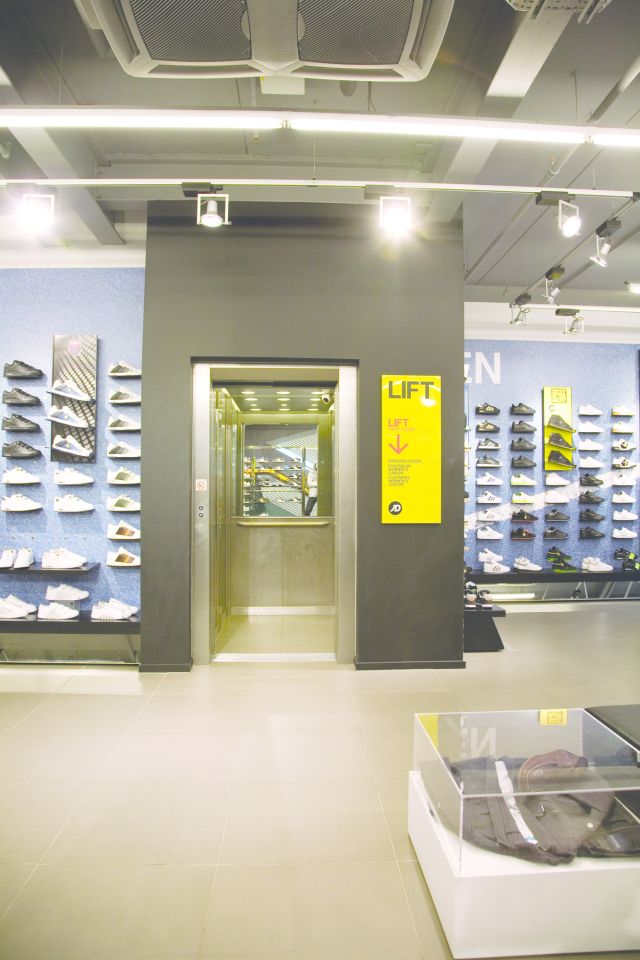 An exclusive 8-person Maxilift MXL passenger lift: Welcomes shoppers of all mobility levels.