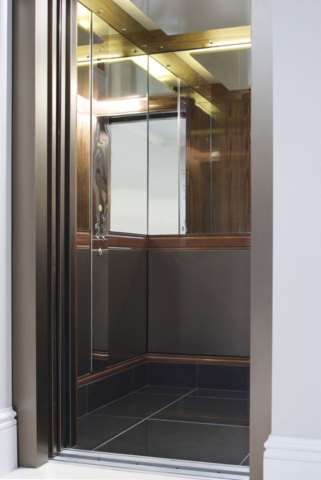 Marble floors, half-height, dark-wood panelling, antique-finish mirrors, suspended white ceilings, discreet lighting.