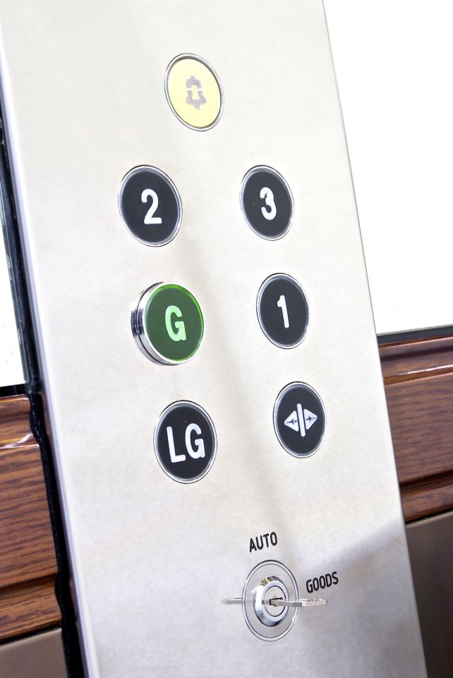 Main interface between man and machine: Finished in satin stainless steel with clear, easy-to-use push buttons.