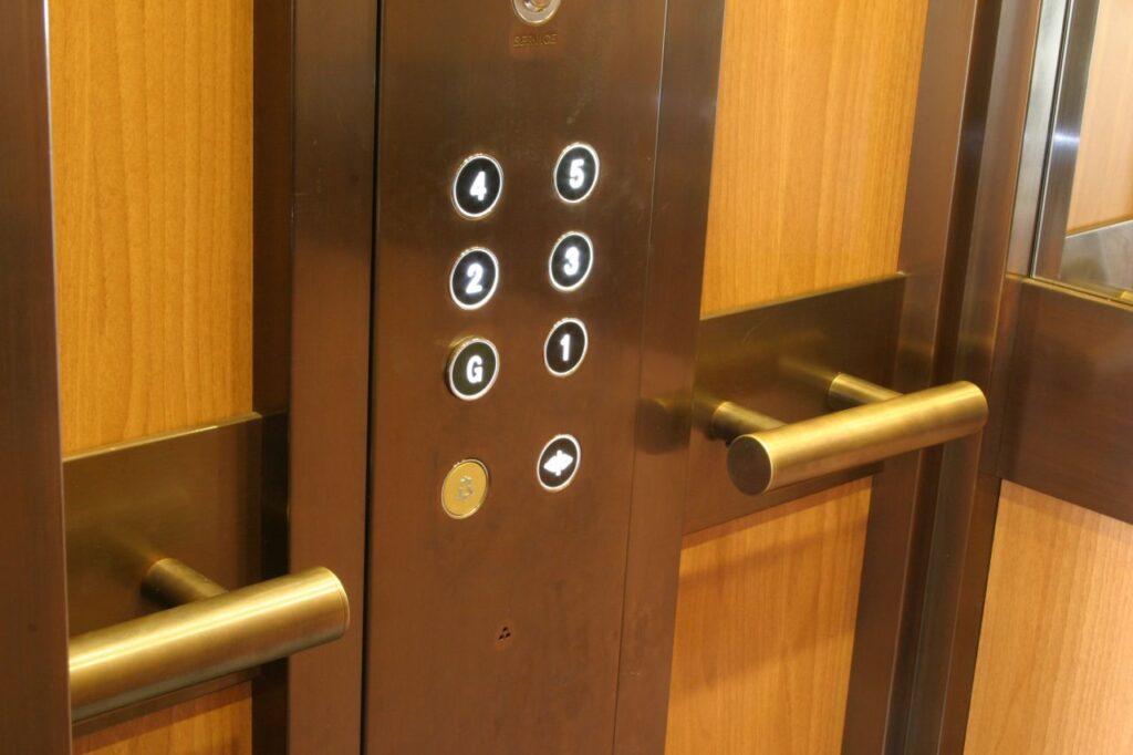 Simple controls, easy to use for people of all mobility ranges.