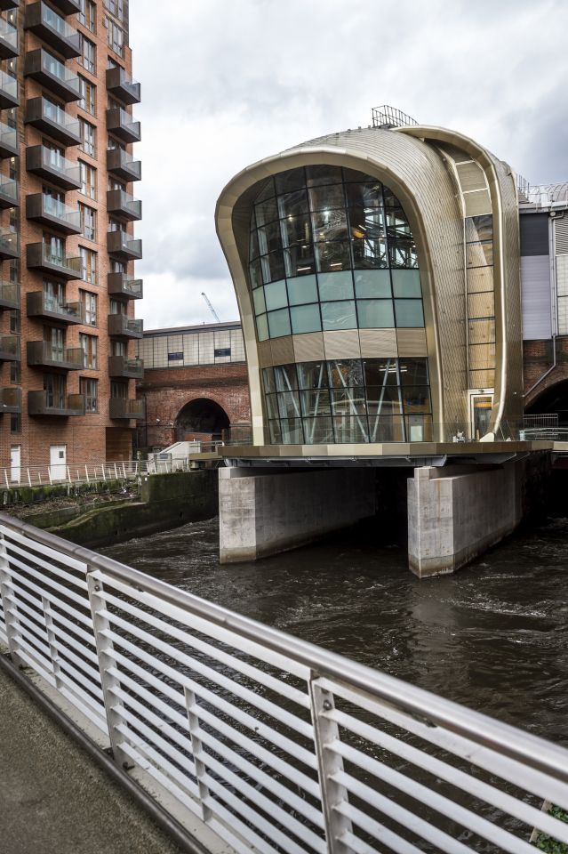 Exterior of Leeds station