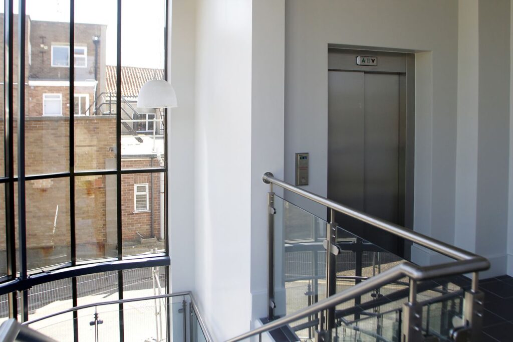 Passenger lift landing doors