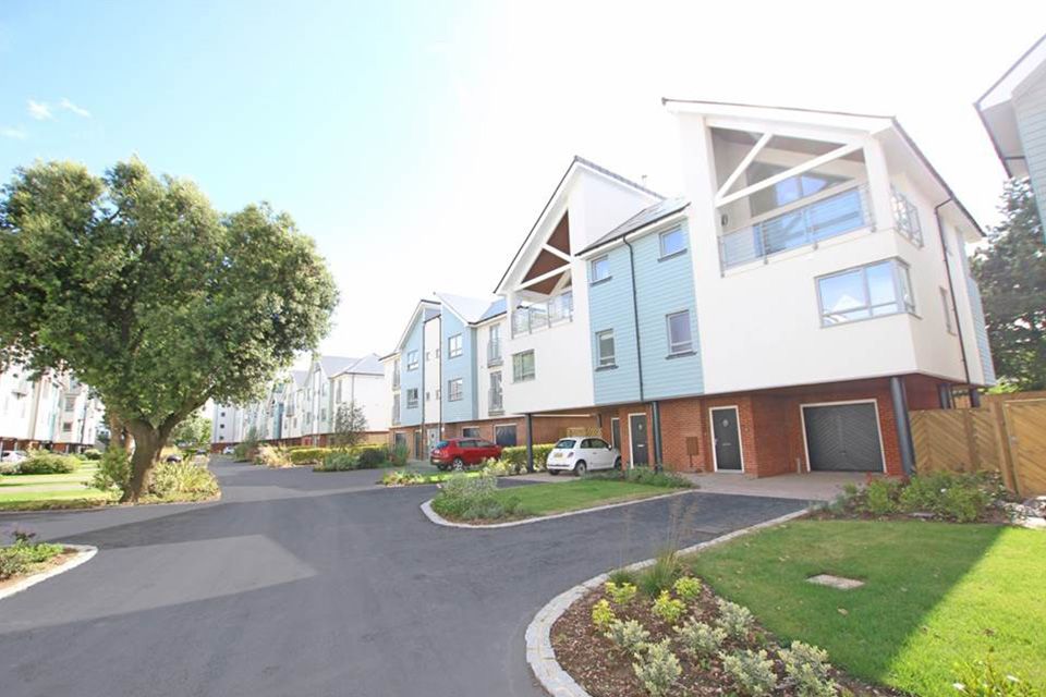 Imperial Green street scene.